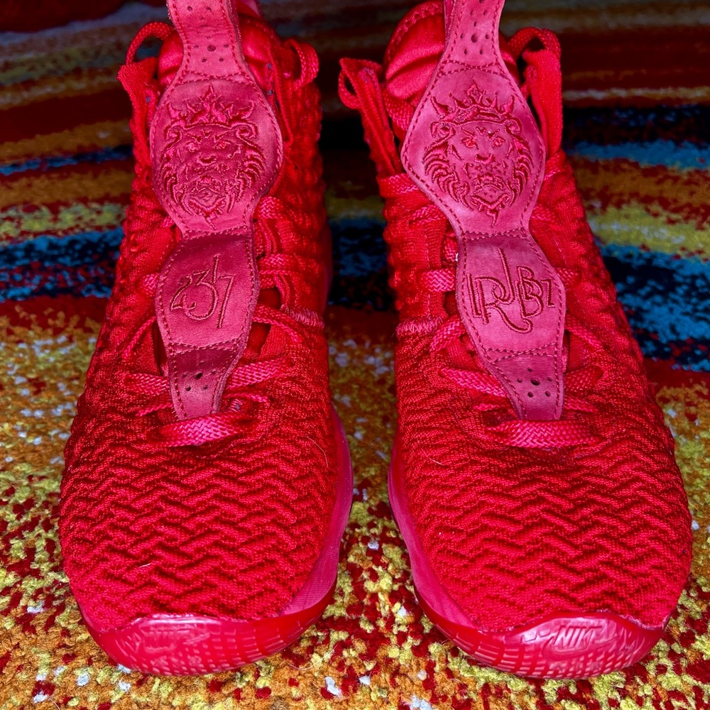 Nike Lebron James XVII Red Carpet Size 6Y or Women’s Size 7.5